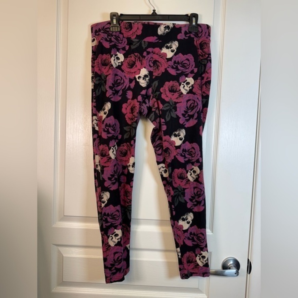 Torrid Skull Roses Black Fuschia Leggings Size 2/2X 18/20 GUC #2898